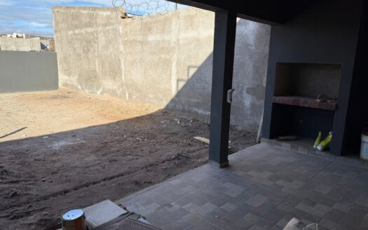VENTA DUPLEX A ESTRENAR! 3 DORM «Loteo FULCINITI» calle EL GRANADO N° 750, altura Ex-Peaje Centenario.