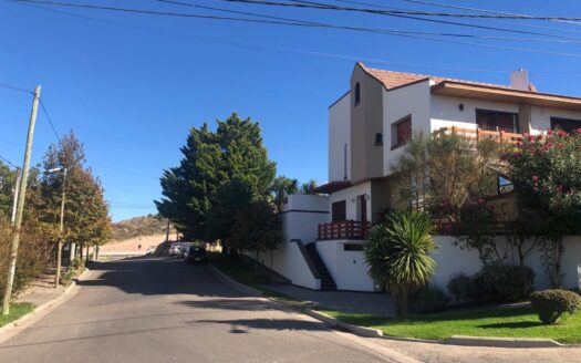 VENTA -PERMUTA  Casa 4 Dorm. – ALTURA SHOPPING ALTO COMAHUE – NQN CAP
