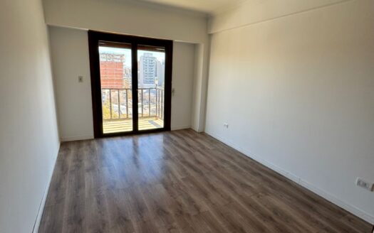 Venta – Permuto – Amplio Piso – Brown 65 – Nqn Cap