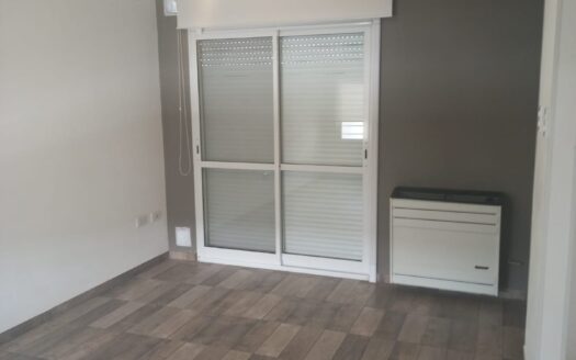 CENTENARIO!!!! ALQUILER DEPARTAMENTO DE 1 DORMITORIO C/ COCHERA.