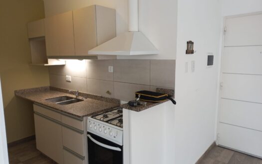 CENTENARIO!!!! ALQUILER DEPARTAMENTO DE 1 DORMITORIO C/ COCHERA.