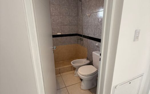 ALQUILER – DPTO EN PLANTA ALTA – SEMI-AMUEBLADO