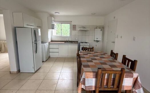 ALQUILER – DPTO EN PLANTA ALTA – SEMI-AMUEBLADO