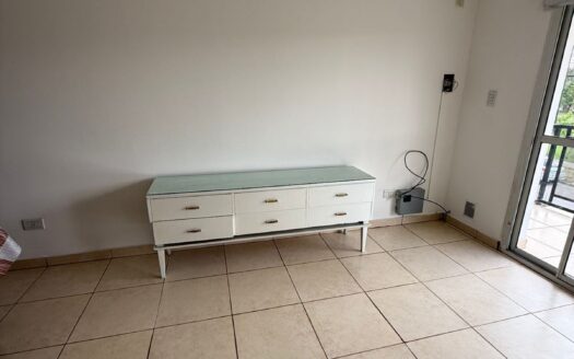 ALQUILER – DPTO EN PLANTA ALTA – SEMI-AMUEBLADO