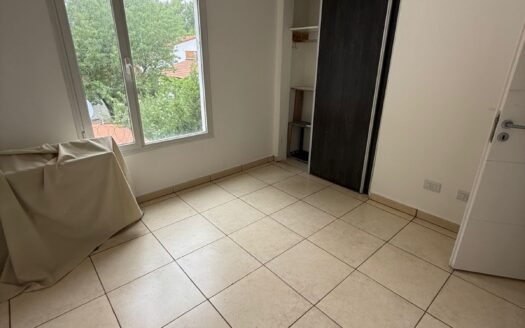 ALQUILER – DPTO EN PLANTA ALTA – SEMI-AMUEBLADO