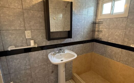 ALQUILER – DPTO EN PLANTA ALTA – SEMI-AMUEBLADO